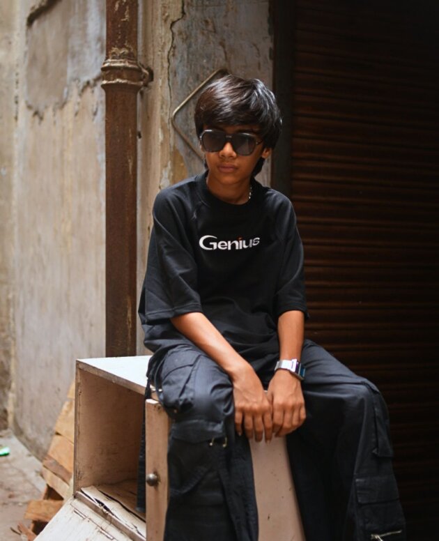 SHADOW OVERSIZED ESSENTIAL TEE
